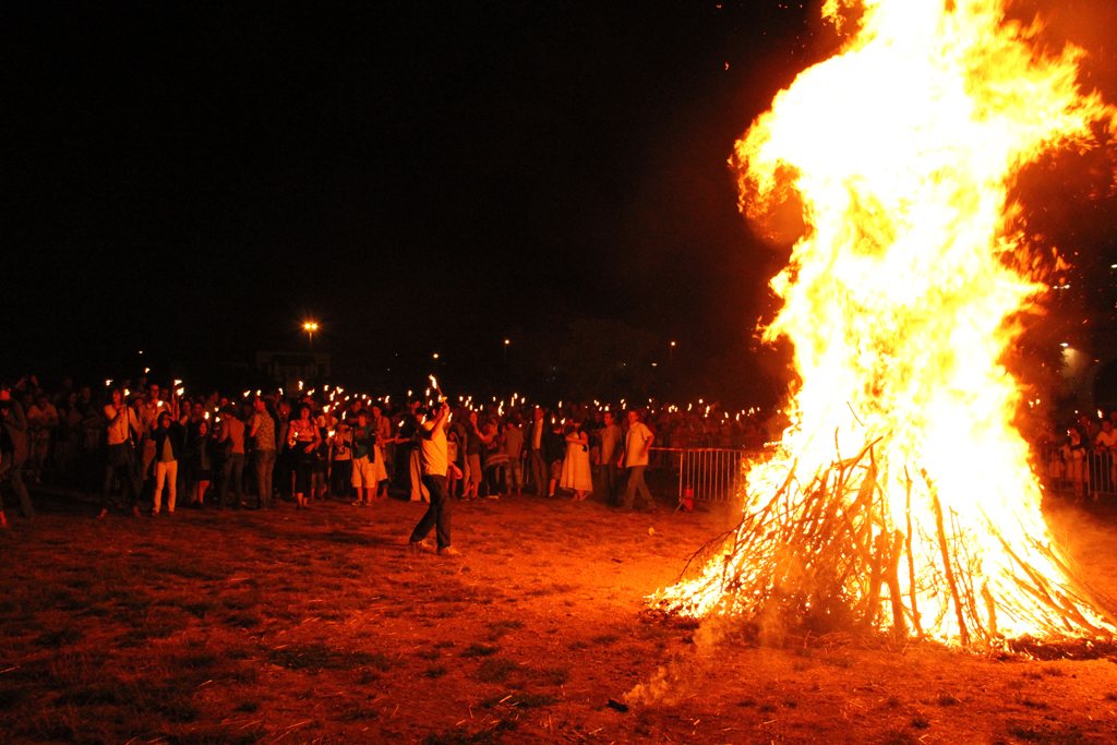 Concert De Chorale Et Feu De La St Jean Viala Du Pas De Jaux Events