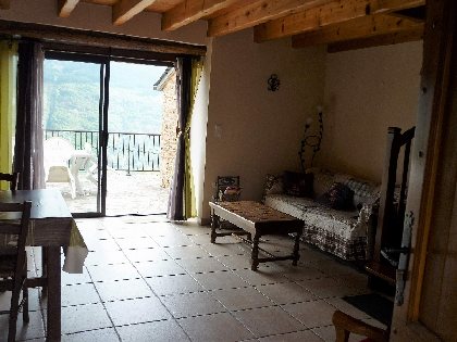 Pièce à vivre depuis entrée, 