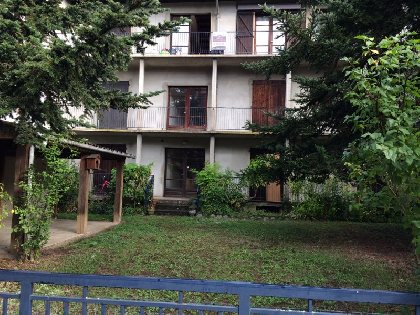 Jardin côté allée du Casino, 2 terrains de tennis à proximité, Côté jardin