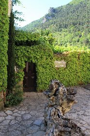 Entrée de l'Ermitage-trou d'art, doris garsi