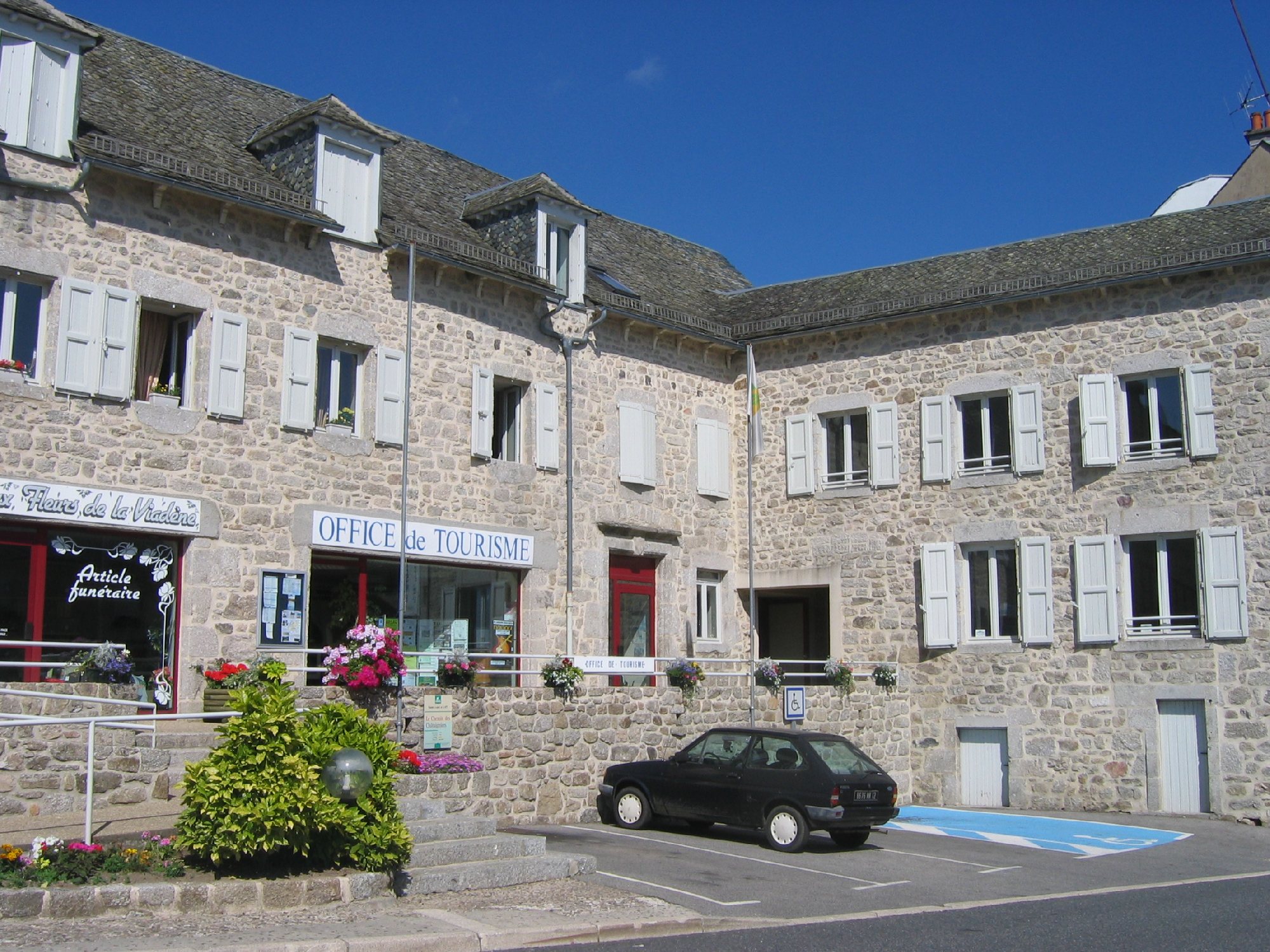 The Post Office in St-Amans-des-Cots - Tourism in Aubrac