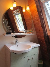 salle d'eau gîte location de vacances Lascoumes village Conques, Office de Tourisme Conques Marcillac