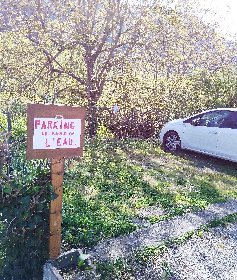 parking bord de route ( 2 places), Le bord de l'eau  