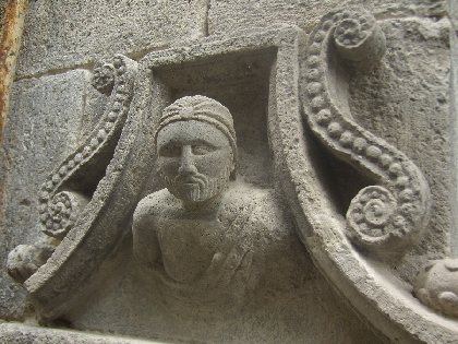 Détails architecture église de Mur-de-Barrez, Office de Tourisme