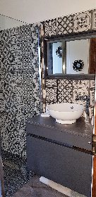 Meuble sous vasque et miroir éclairé, 