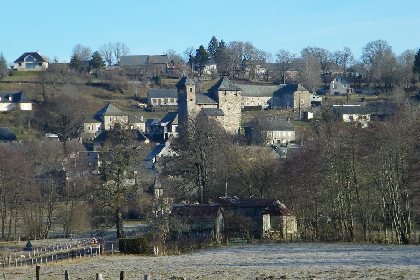 Eglise et croix d'Orlhaguet, Office de tourisme Argences en Aubrac