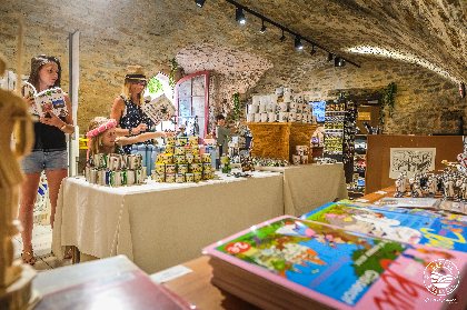 Point Accueil de Ste Eulalie de Cernon,  ©Virginie Govignon - OFFICE DE TOURISME LARZAC VALLEES