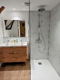 Chambre Été entrée jardin, et terrasse privée salle de bain , Michel Guichard - Le Lépadou Bas