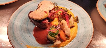 Les Colonnes, Les Colonnes 