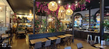 Les Colonnes, Les Colonnes 