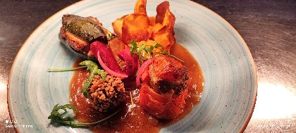 Les Colonnes, Les Colonnes 