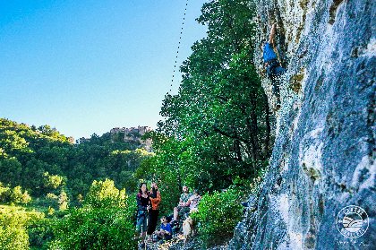 Falaise d'escalade de Cantobre, Virgine Govignon - OT Larzac et Vallées