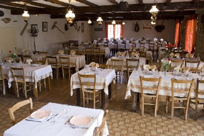 Auberge fleurie - salle de restaurant, Bookings.com