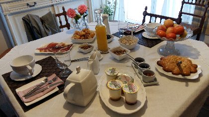 Petit-déjeuner, La Maison d'Emile