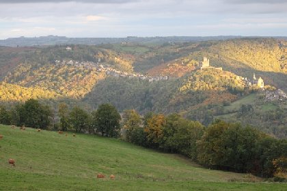 Vue sur la village de Najac, M. MAZIERES Pierre