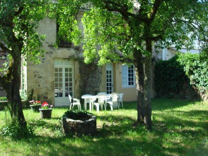 Maison en rez-de-jardin - Famille Pezeu, OFFICE DE TOURISME INTERCANTONAL SAINT GENIEZ  / CAMPAGNAC