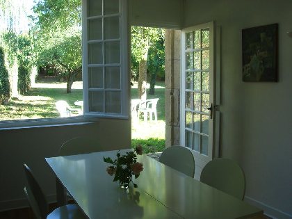 Maison en rez-de-jardin - Famille Pezeu, OFFICE DE TOURISME INTERCANTONAL SAINT GENIEZ  / CAMPAGNAC
