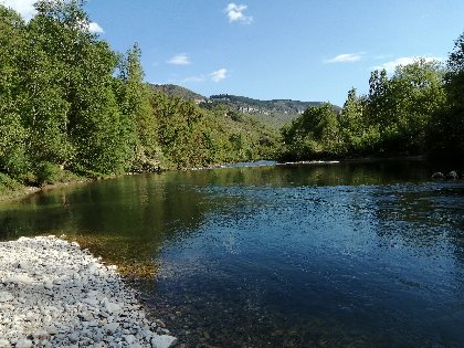 La rivière Tarn se situe à 800 m du gite, La Maison de Jeanne