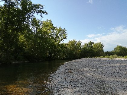 Grande plage de galets pour se détendre., La Maison de Jeanne