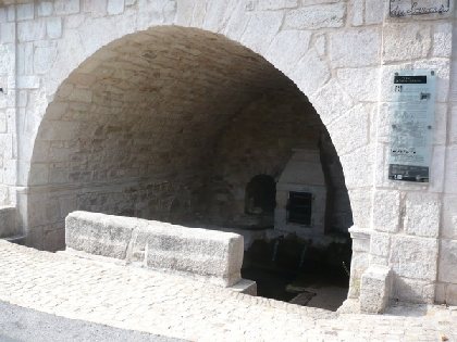 le lavoir fontaine, OFFICE DE TOURISME DE PARELOUP LEVEZOU
