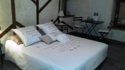 Les Hôtes du Lac, Les Hôtes du Lac