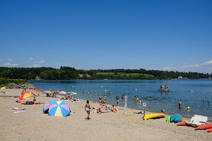 Plage d'Arvieu-Pareloup à Notre-Dame d'Aures, OFFICE DE TOURISME DE PARELOUP LEVEZOU
