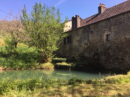 Moulin et sa retenue d'eau, 
