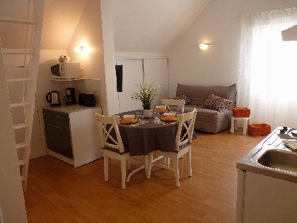 Les Petits Jardins - studio - Coin cuisine, OFFICE DE TOURISME de CONQUES-MARCILLAC