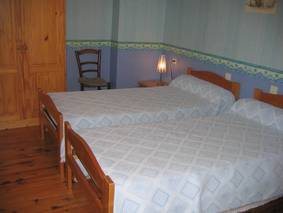 Chambre 3, ST GENIEZ Patrick et Eliane - GD16