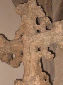 Croix sculptée sur 4 faces, Les Canabières, OFFICE DE TOURISME DE SALLES CURAN - PARELOUP