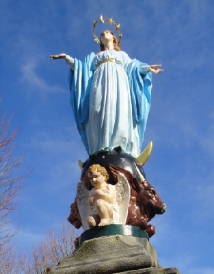 Statue de la Vierge du Village