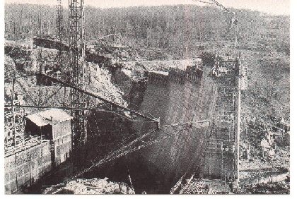 Lac de Pareloup-barrage, OFFICE DE TOURISME DE SALLES CURAN - PARELOUP
