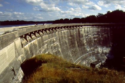 Lac de Pareloup-barrage, OFFICE DE TOURISME DE SALLES CURAN - PARELOUP