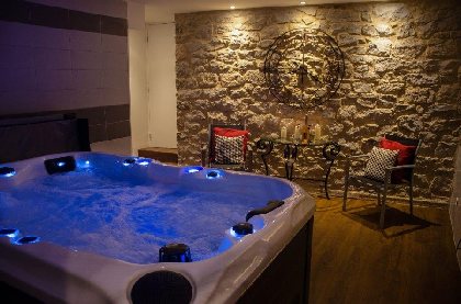 HOTEL AUX BERGES DE L'AVEYRON, 