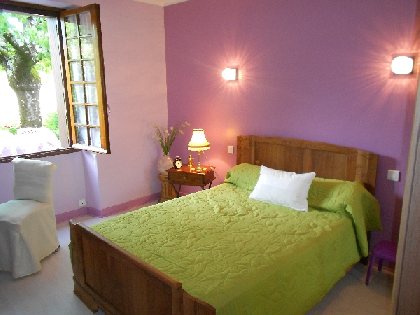 une chambre coquette et confortable, CONNES-SAUVEPLANE Monique