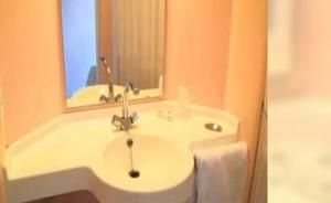 Hôtel Riv'Hôtel - salle de bains, OFFICE DE TOURISME DU PLATEAU DE MONTBAZENS