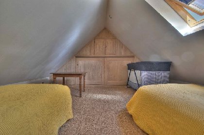 Au dessus du séjour, combles aménagées, salle de jeux, 2 lits de 80 sur 200 cm, Domaine de Bellevue - Alain Prieur