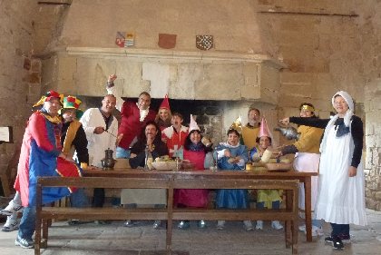 Groupe qui visite le château, Dame Soury