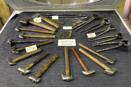 Musée du couteau de Laguiole, de l'objet forgé et de l'outil tranchant (groupes), MUSÉE DU COUTEAU DE LAGUIOLE, DE L'OBJET FORGE ET DE L'OUTIL TRANCHANT