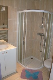 HOTEL CHEZ GAUBERT salle de bain (groupes), OFFICE DE TOURISME DE PARELOUP LEVEZOU