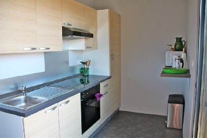 cuisine toute équipée  GITE LA CERISE QUI RIT, OFFICE DE TOURISME DE MILLAU