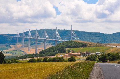 Aire de vision du viaduc de Millau, Aveyron, © A. Arnal-Tourisme Aveyron