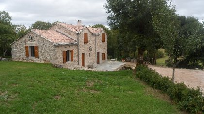 Le Rouge Gorge - AYGH33, OFFICE DE TOURISME LARZAC TEMPLIER CAUSSES ET VALLEES