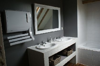 Domaine de la Broutie (gîte Angèle) - salle de bain, OFFICE DE TOURISME DU PLATEAU DE MONTBAZENS