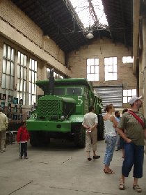 Visite libre devant camion Euclid de 1947 exposé dans le musée, OFFICE DE TOURISME DE DECAZEVILLE