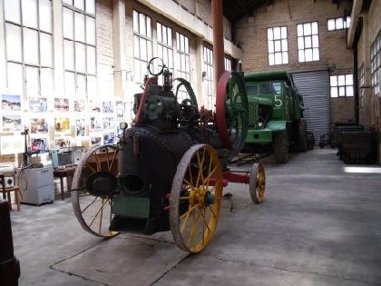 Machine à vapeur de 1922 (locomobile) exposée dans le musée, OFFICE DE TOURISME DE DECAZEVILLE
