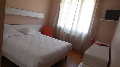 Hôtel-restaurant des Voyageurs, OFFICE DE TOURISME DE PARELOUP LEVEZOU