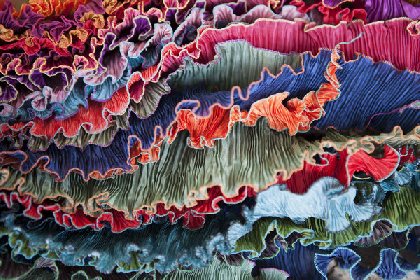 Tissus plissés créés par Monika Liné-Gölz, Atelier du Requista