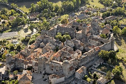 La village fortifié de Ste-Eulalie de Cernon avec la Commanderie, COMMANDERIE TEMPLIERE ET HOSPITALIERE DE SAINTE-EULALIE DE CERNON