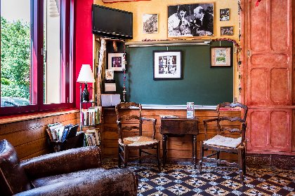 Le grand tableau d'école, bonheur des grands et des petits dans la salle commune , Gîte La Jeanne